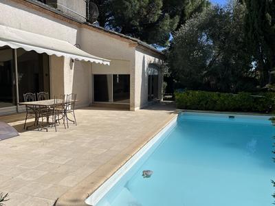 Maison traditionnelle - 300 m² - 7 pièces