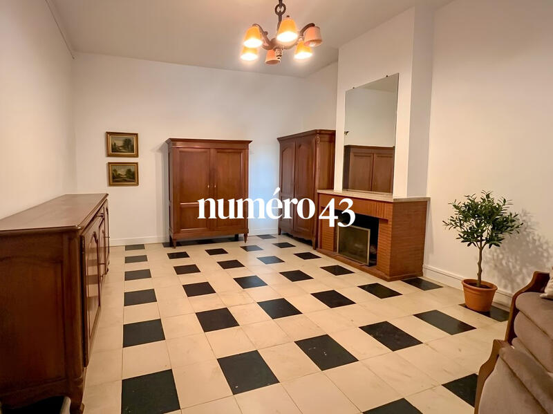 Maison - 210 m² - 5 pièces