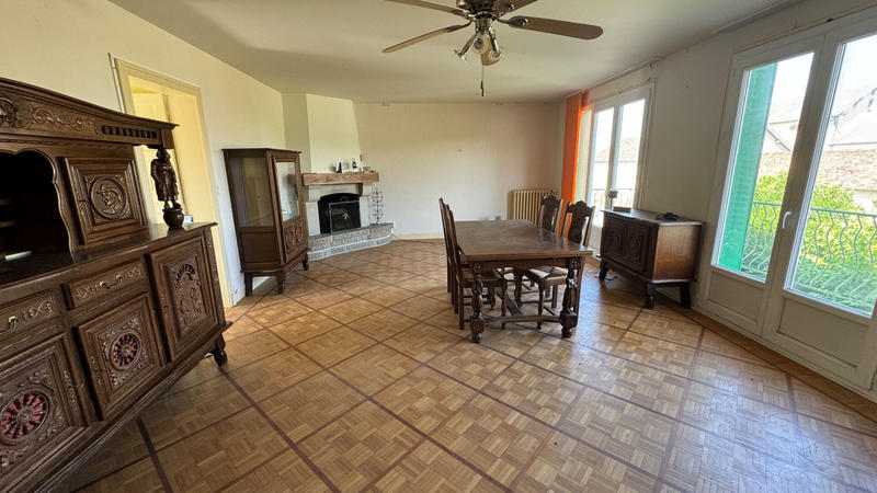 Maison - 235 m² - 10 pièces