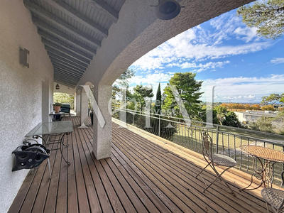 Maison - 191 m² - 5 pièces