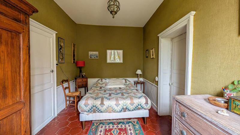 Demeure - 303 m² - 10 pièces