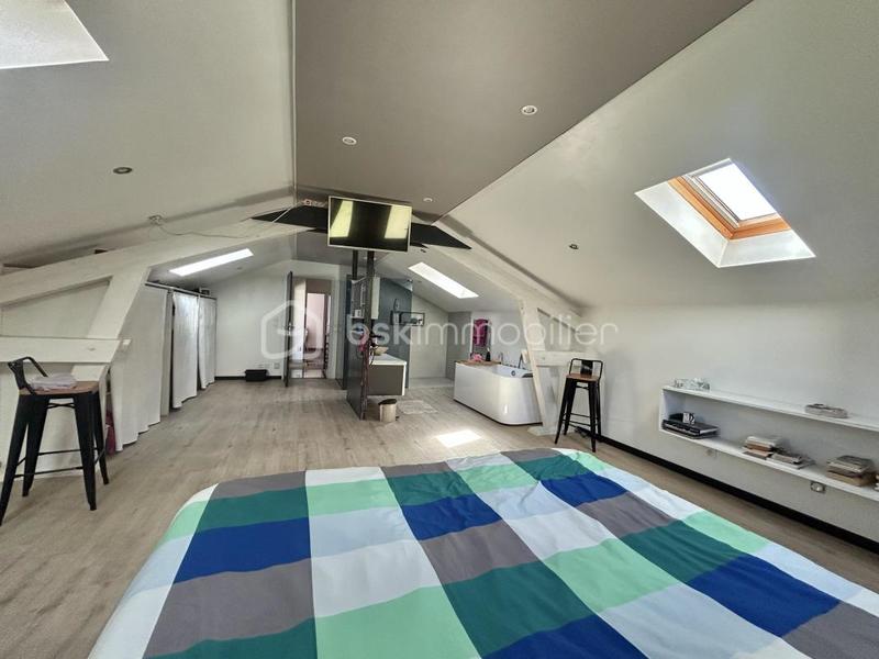 Maison - 217 m² - 8 pièces