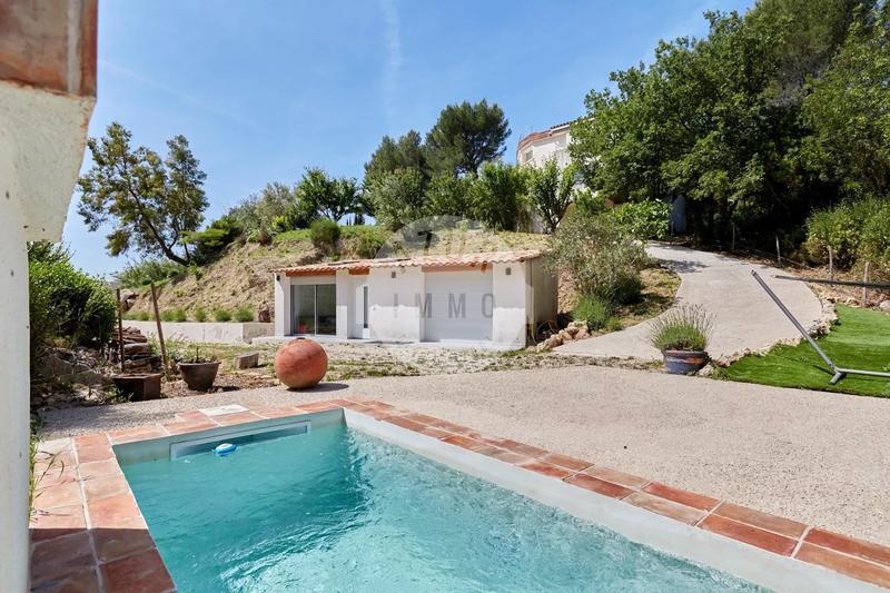 Maison - 350 m² - 6 pièces