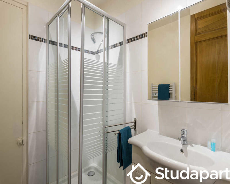 Chambre - 250 m² - 1 pièce