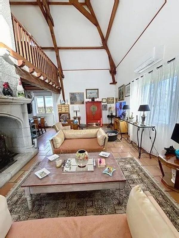 Maison - 209 m² - 8 pièces