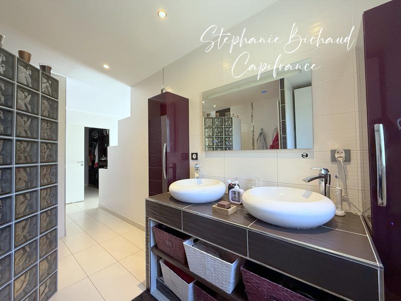 Villa - 205 m² - 6 pièces