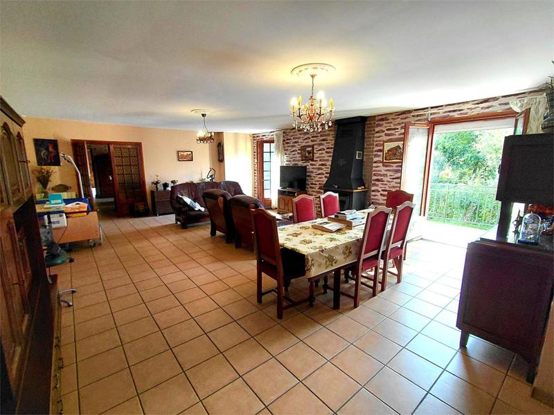 Maison - 140 m² - 5 pièces