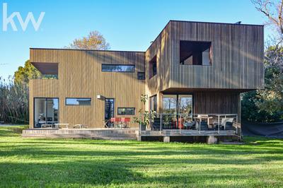 Maison contemporaine - 196 m² - 6 pièces