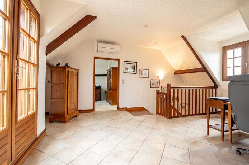 Maison - 195 m² - 8 pièces