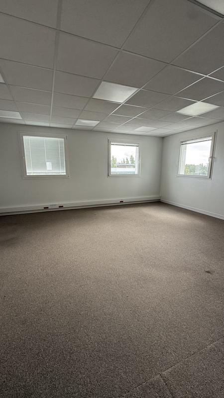 Bureau - 235 m²