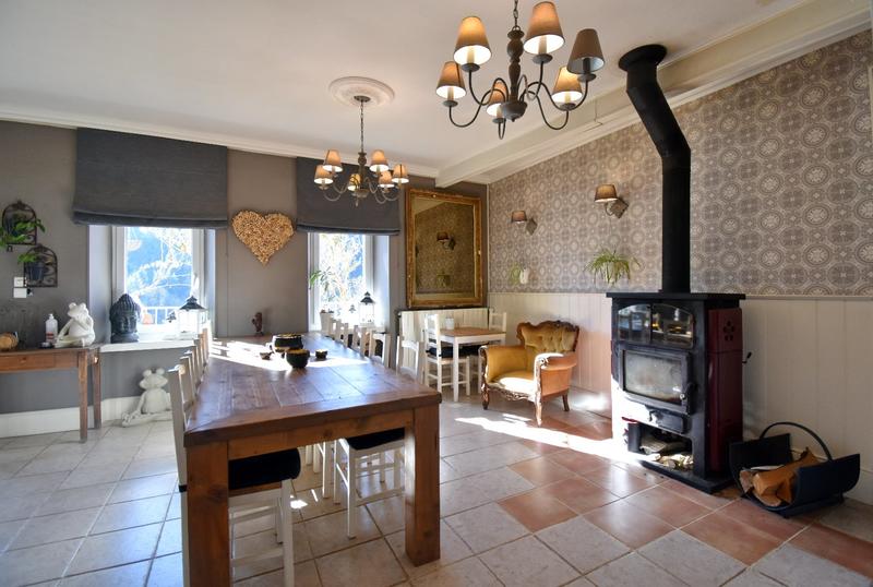 Maison - 328 m² - 12 pièces