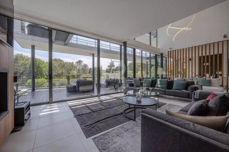 Maison - 480 m² - 8 pièces