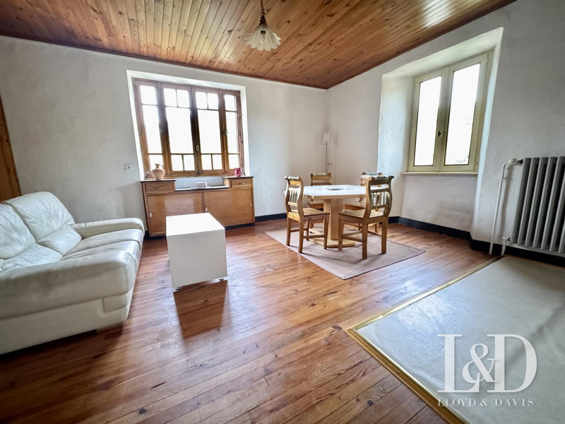 Maison ancienne - 1 490 m² - 40 pièces