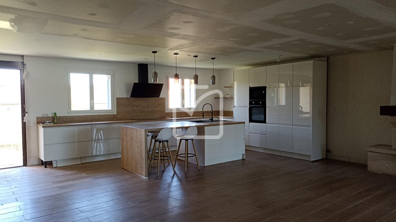 Maison - 180 m² - 7 pièces