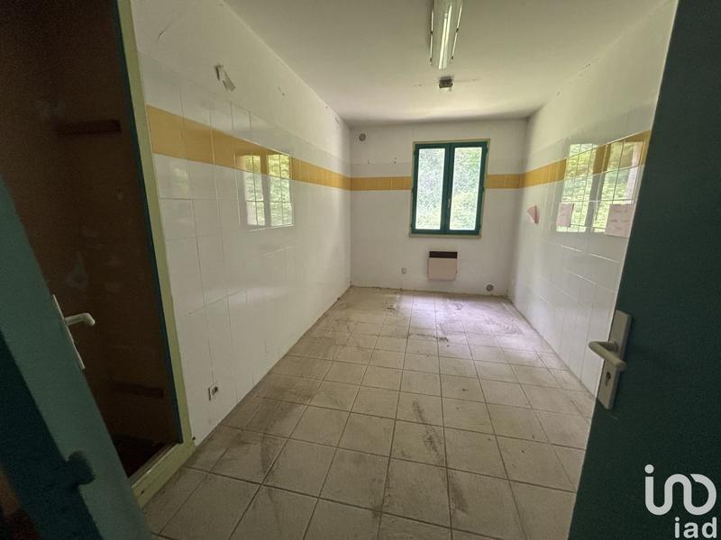 Local commercial - 140 m² - 7 pièces