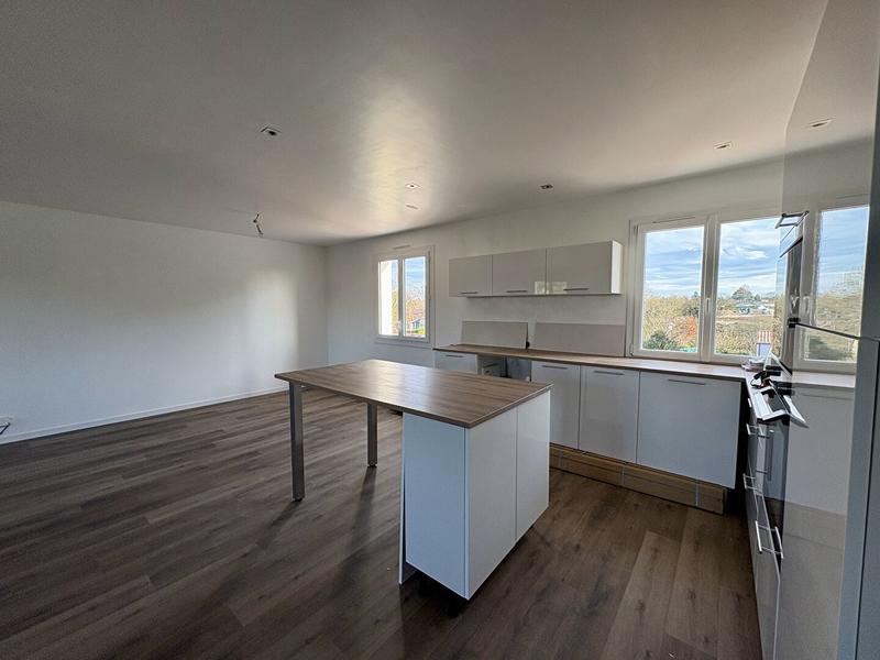 Maison - 200 m² - 7 pièces