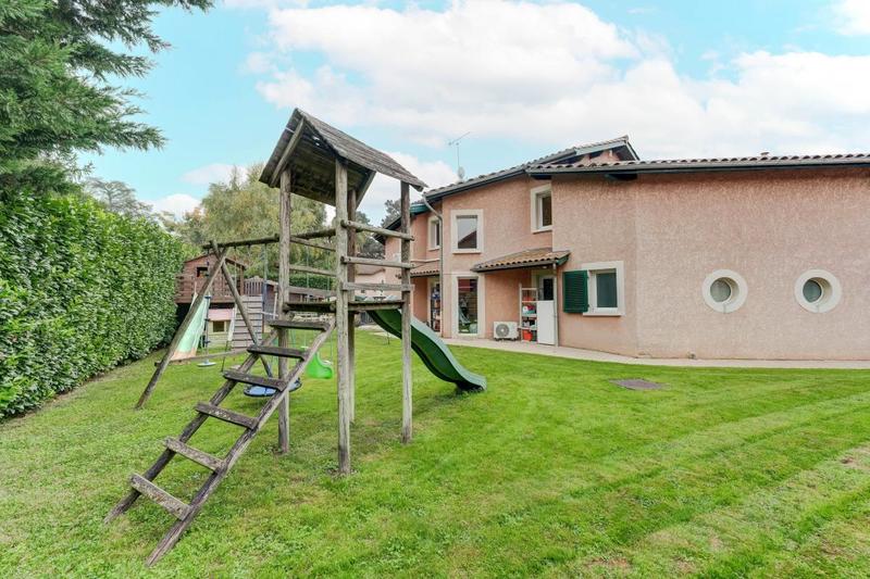 Villa - 332 m² - 6 pièces
