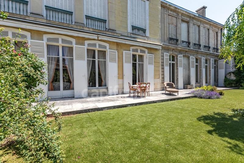 Appartement bourgeois - 260 m² - 6 pièces