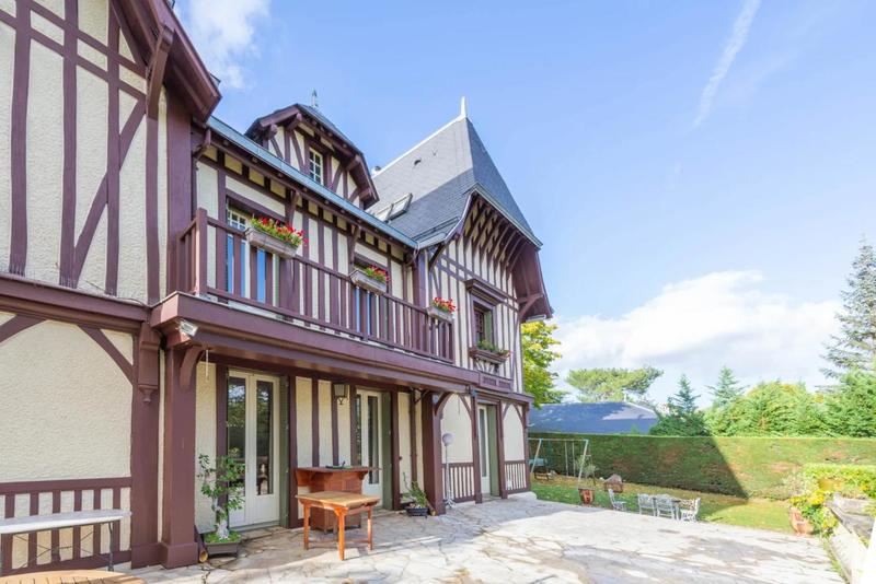 Maison - 400 m² - 8 pièces