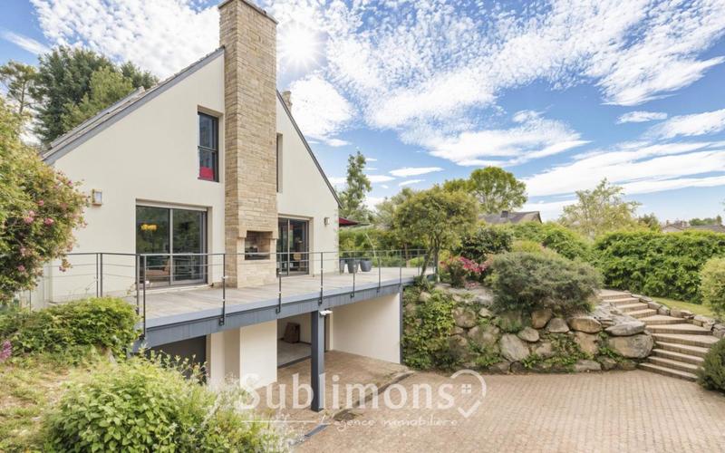 Maison - 305 m² - 6 pièces