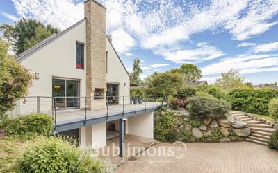 Maison - 305 m² - 6 pièces