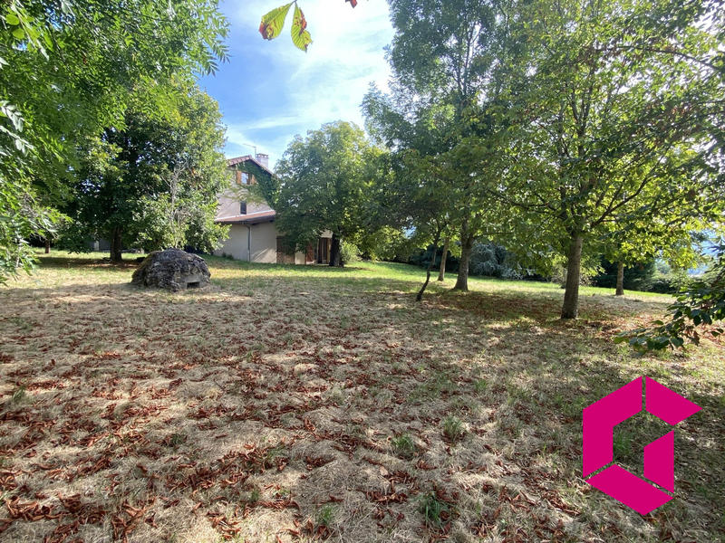 Maison - 345 m² - 6 pièces