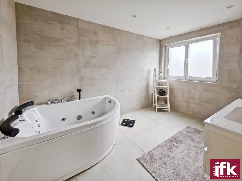 Maison - 165 m² - 6 pièces