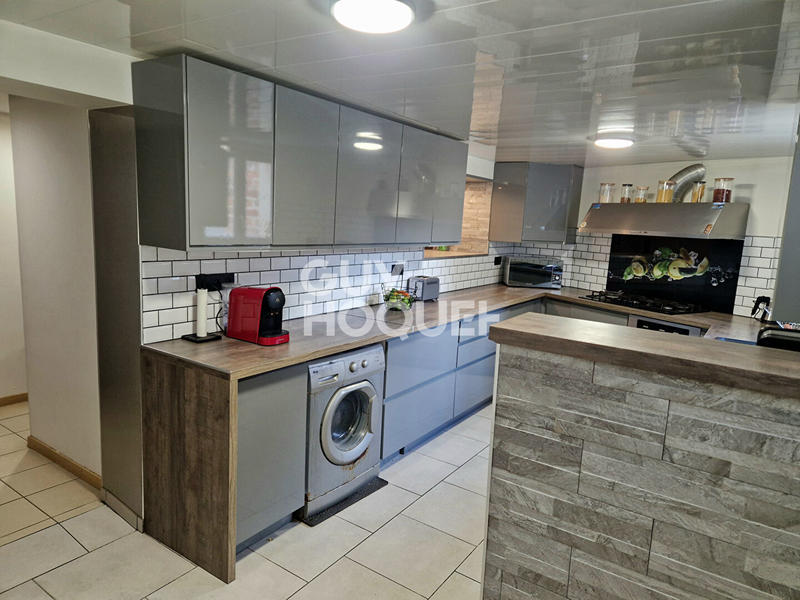 Maison - 152 m² - 8 pièces