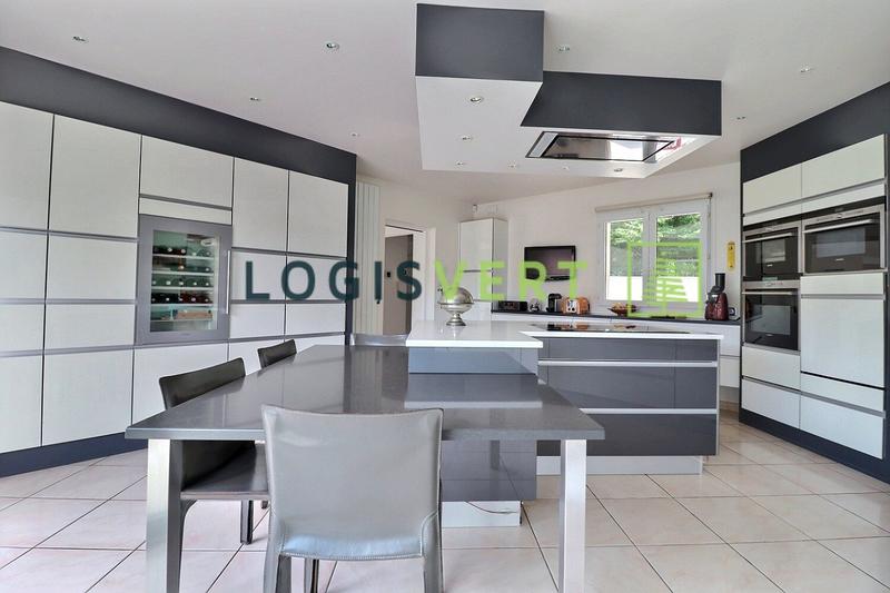 Maison - 198 m² - 8 pièces