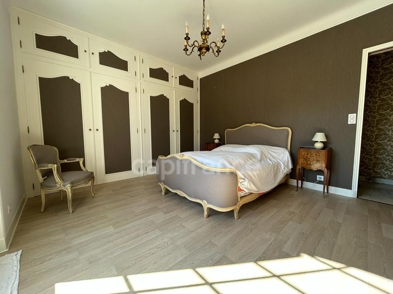 Maison - 252 m² - 7 pièces