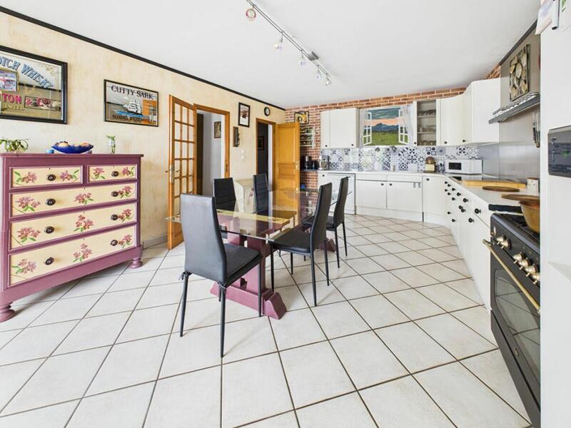 Maison - 239 m² - 6 pièces