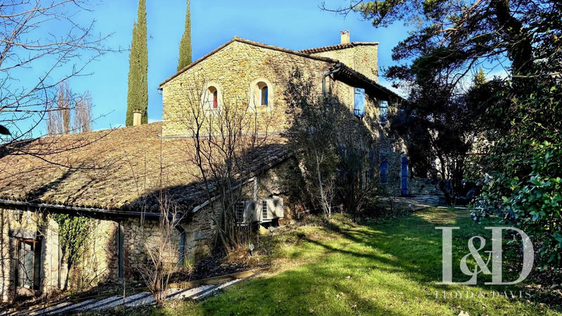 Bastide - 1 400 m² - 38 pièces