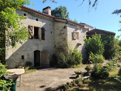 Maison - 420 m² - 18 pièces