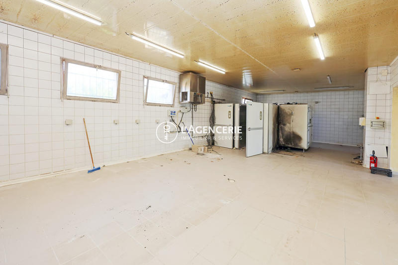 Local commercial - 246 m²