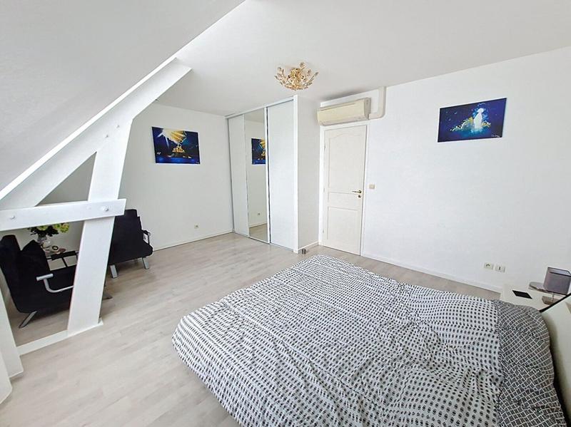 Maison - 327 m² - 9 pièces