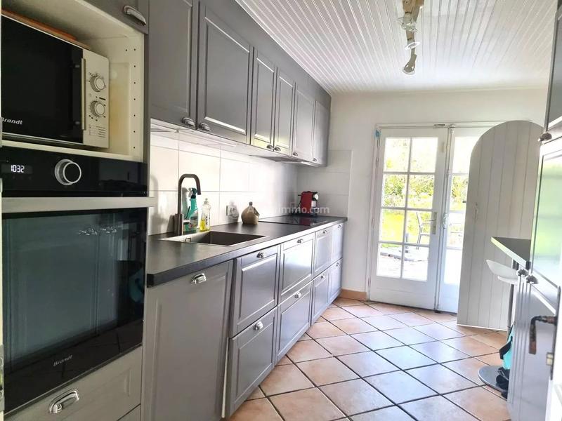 Maison - 1 920 m² - 10 pièces