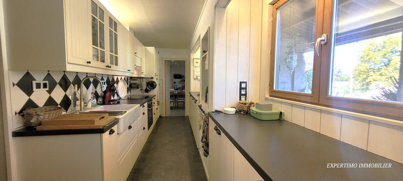 Maison - 220 m² - 9 pièces