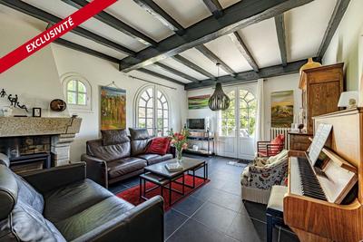 Maison - 182 m² - 9 pièces