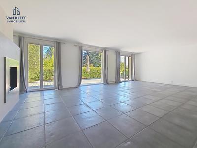 Villa - 176 m² - 6 pièces