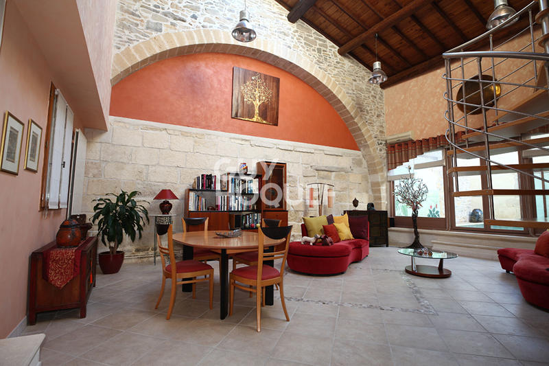 Maison - 220 m² - 5 pièces