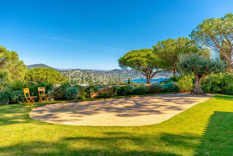 Villa - 395 m² - 9 pièces