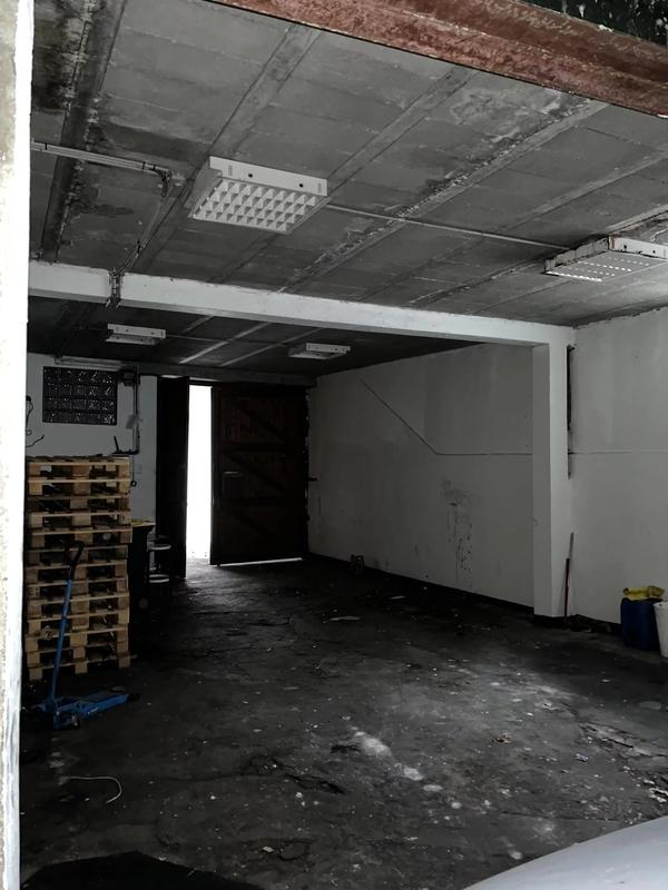 Entrepôt - 225 m² - 2 pièces