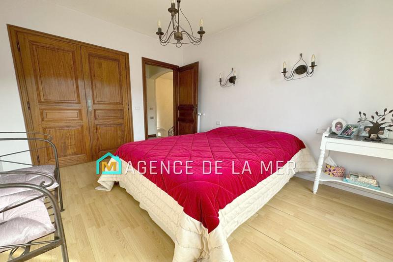 Maison - 210 m² - 6 pièces