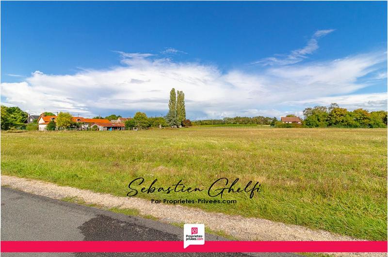 Terrain constructible - 1 050 m²