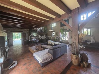 Maison - 277 m² - 6 pièces