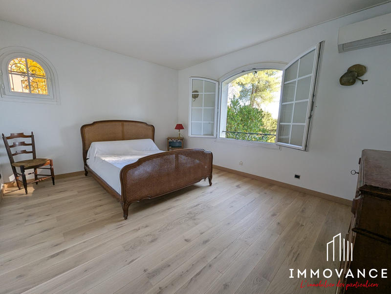 Maison - 220 m² - 8 pièces