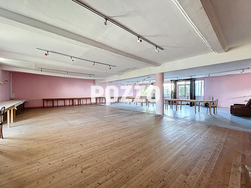 Maison - 588 m² - 10 pièces