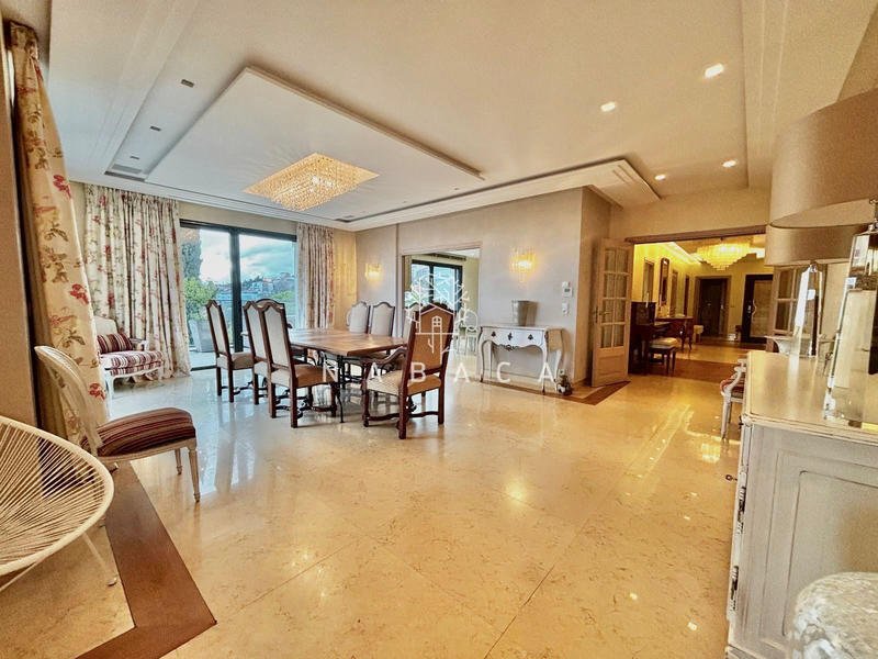 Appartement - 218 m² - 2 pièces