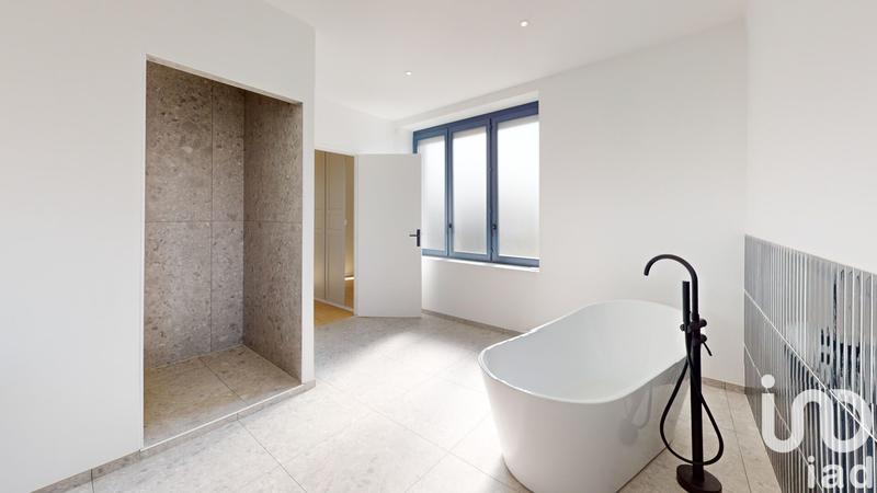 Maison - 256 m² - 9 pièces