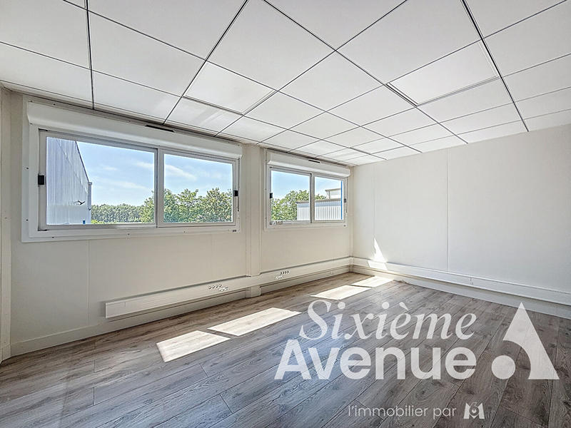 Local d'activité / Entrepôt - 1 870 m²